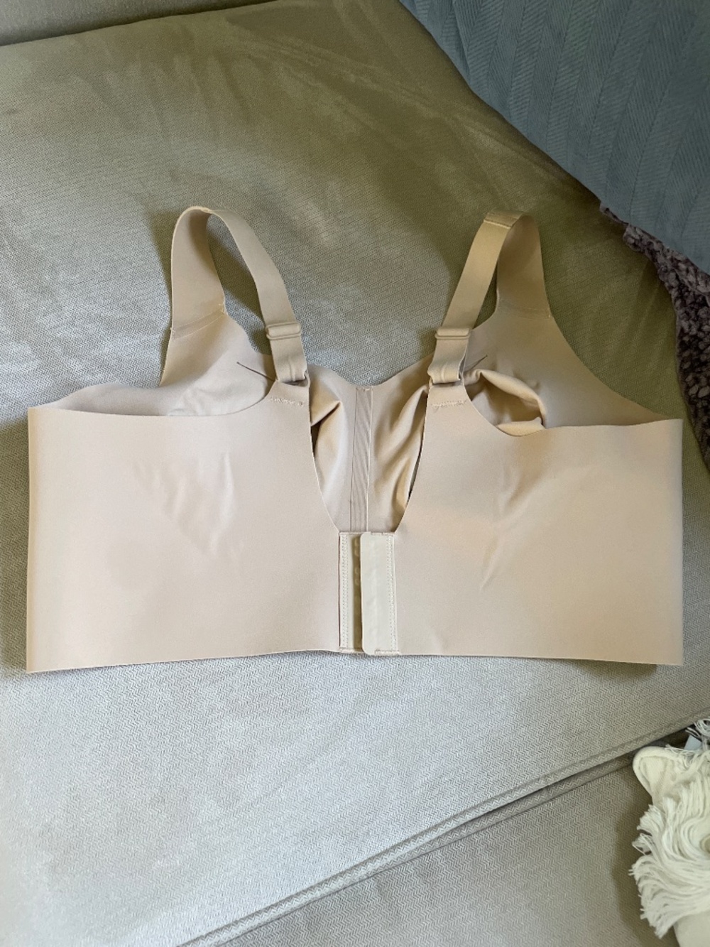 Evelyn & Bobbie Bra, Size L - Picture 2 of 3